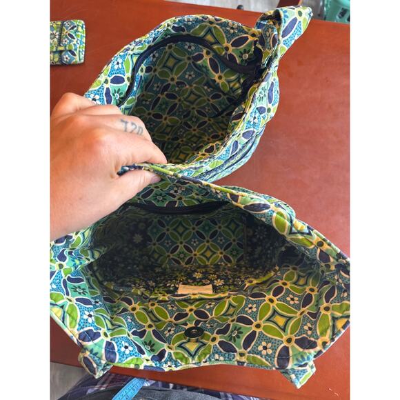 Vera Bradley Set Daisy Daisy Hipster Messenger Cross Body, Tote, Wallet Bags - Picture 9 of 11